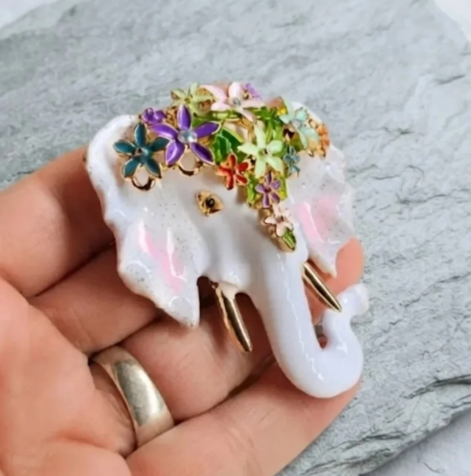 Geëmailleerde olifantbroche – photo 2